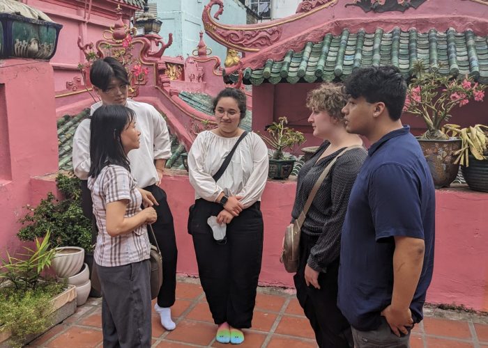 Faculty from VNU-HCM University of Social Sciences and Humanities discuss Vietnamese religion with Berea College students on a visit to Chua Ngoc Hoang
(Pictured: Ha Bui Thi Minh, Kira Munson, Joseph Seo, Kelli Thomas, Noah Vargas)