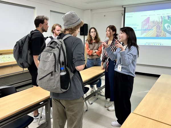 Roanoke College Students ask questions of NKDB Interns